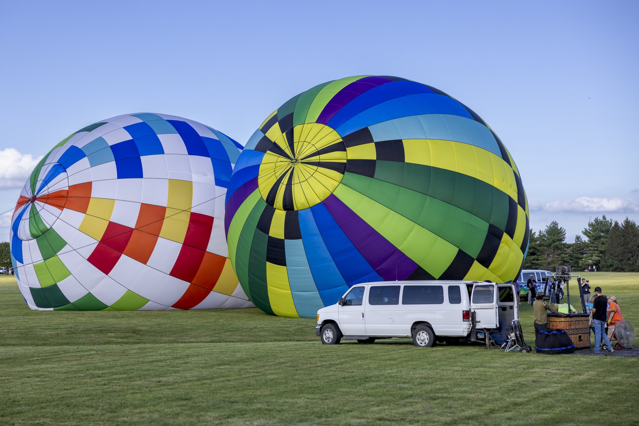 More balloons setting up